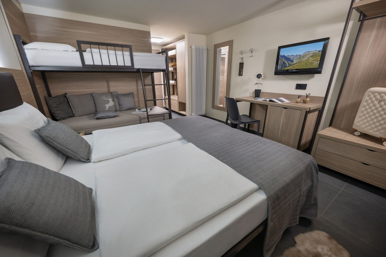 Bedroom 2, Hotel Loredana, Sondrio