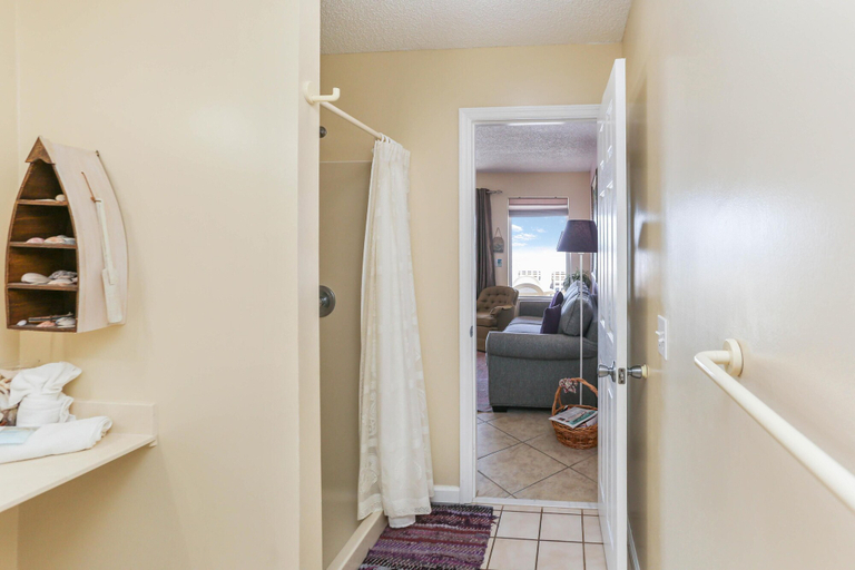 Bathroom 3, Pelican Landing 2, Gulf