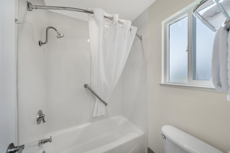 Bathroom 4, Best Western Plus Northwoods Inn, Del Norte