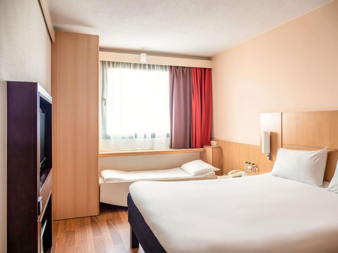Bedroom 3, ibis Barcelona Santa Coloma, Barcelona