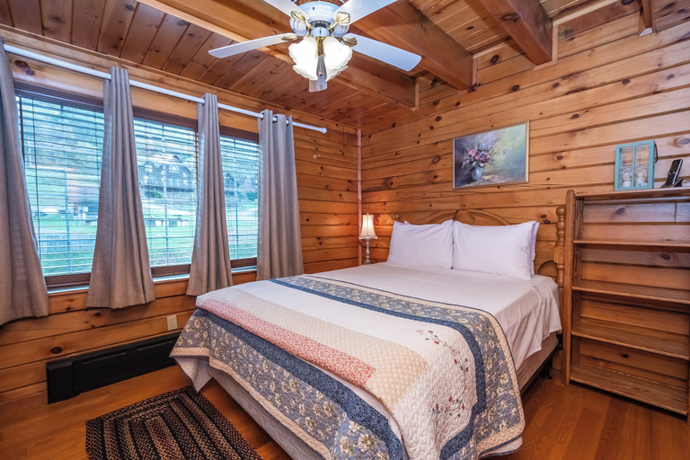 Bedroom 2, Mountains View by Taylor Made Deep Creek, Garrett