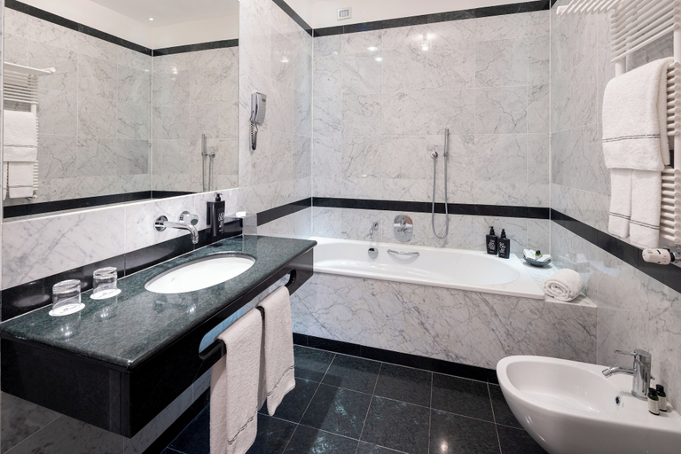 Bathroom 5, Grand Hotel della Posta, WorldHotels Distinctive, Sondrio