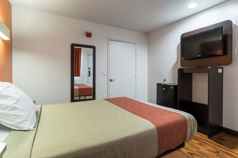 Bedroom 4, Motel 6 Riverside, CA - UCR East, Riverside