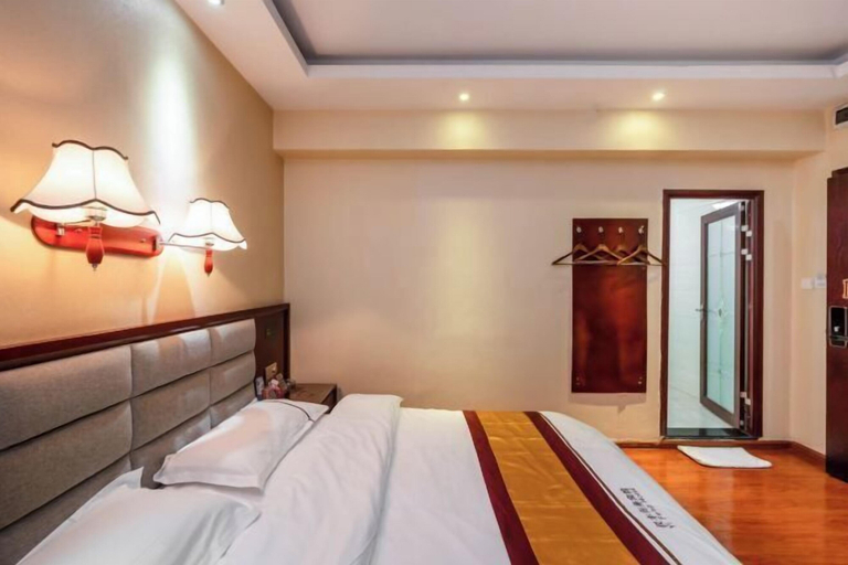 Bedroom 2, Yi Feng Bussiness Hotel, Kunming