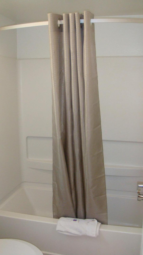 Bathroom 5, Motel 6 Marysville, CA, Yuba
