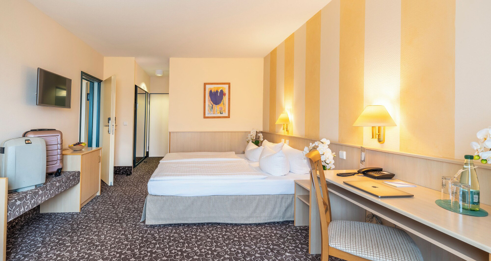Bedroom 3, PLAZA INN Chemnitz, Chemnitz