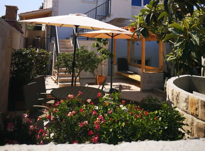 Exterior & Views 2, Apartments Natasa -, Supetar