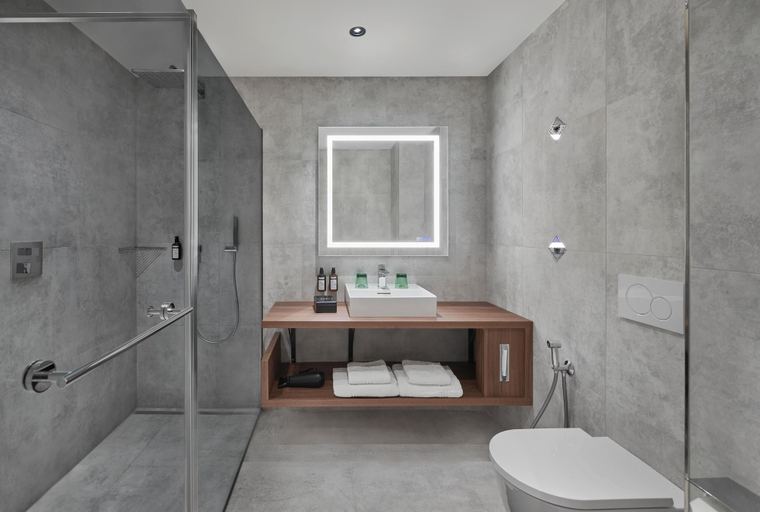 Bathroom 5, Hotel Schwarzer Adler, Innsbruck