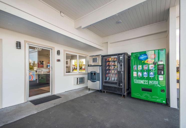 Food & Drinks 5, Motel 6 Burlington, WA, Skagit