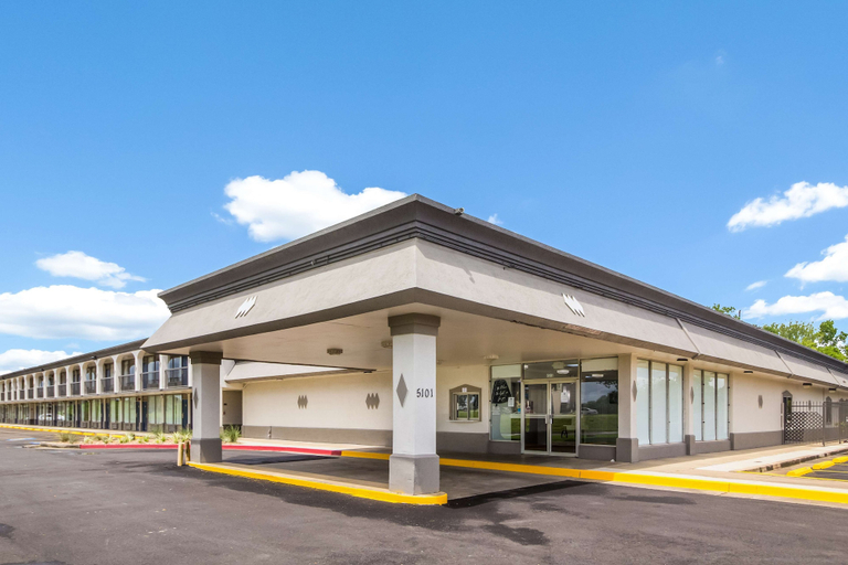 Exterior & Views 2, Motel 6 Groves, TX, Jefferson