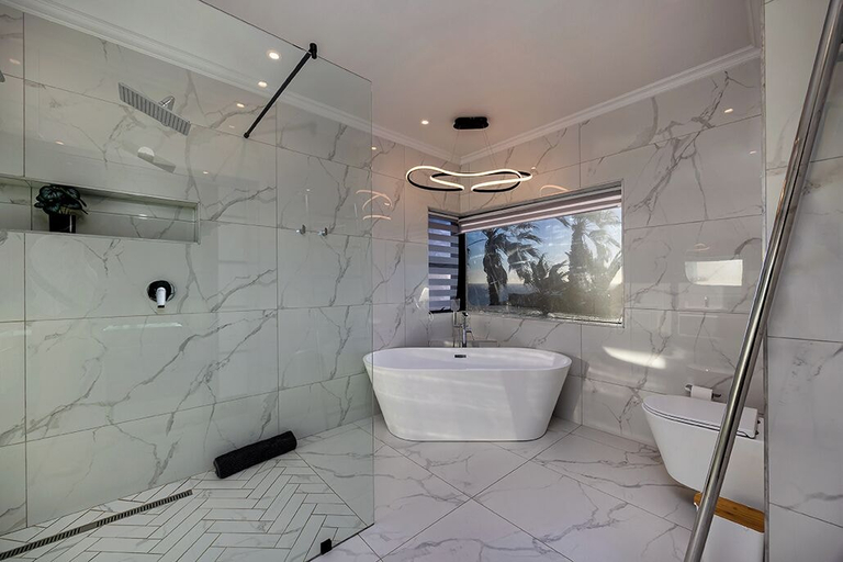 Bathroom 4, Sir David Baird 22, City of Cape Town