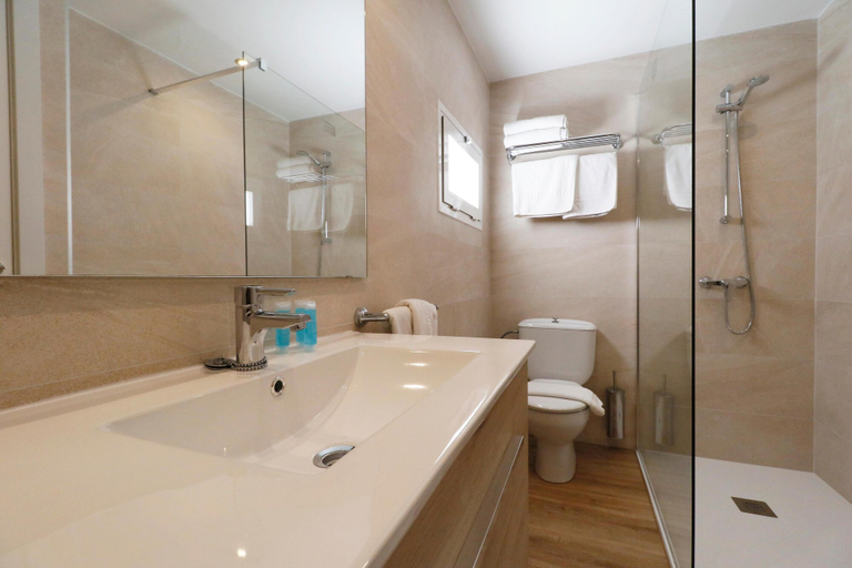 Bathroom 4, Naika Studios & Apartments, Baleares