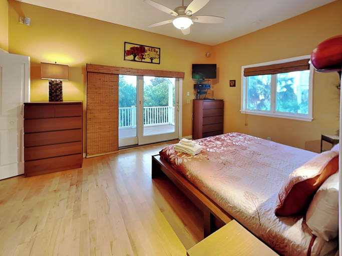 Bedroom 2, Serenity Now, Saint Johns