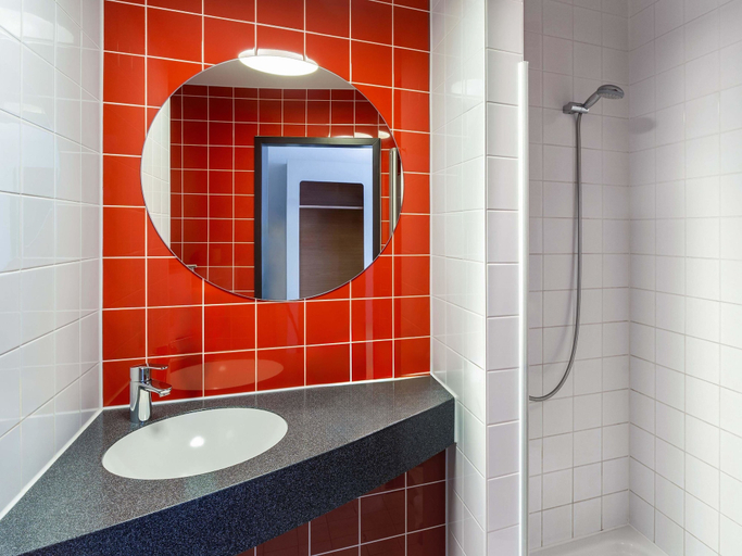 Bathroom 5, B&B Hotel Magdeburg-City, Magdeburg