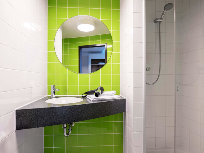 Bathroom 5, B&B Hotel Karlsruhe, Karlsruhe