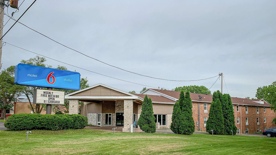 Exterior & Views