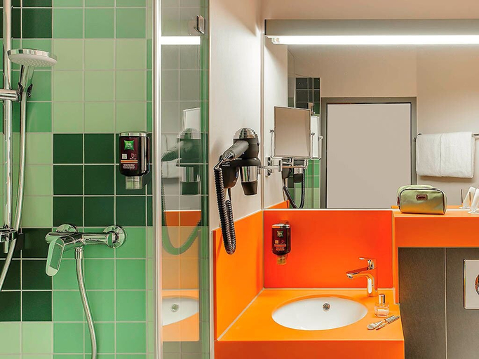 Bathroom 4, ibis Styles Speyer, Speyer