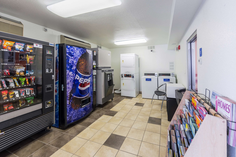 Food & Drinks 5, Motel 6 Klamath Falls, OR, Klamath