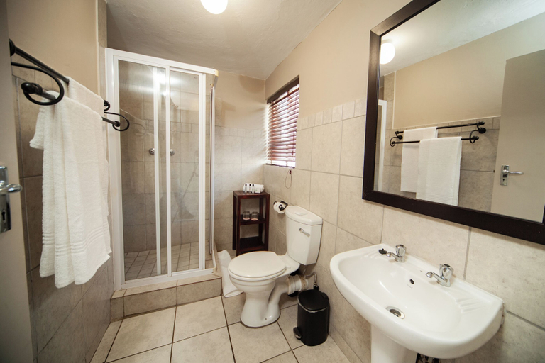 Bathroom 5, Hotel at Tzaneen, Mopani