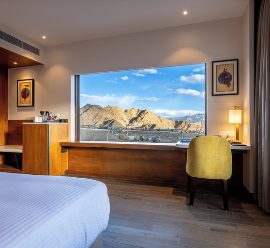 Bedroom 3, Charmwood Hotel, Leh
