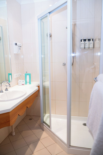 Bathroom 5, European Hotel, Perth