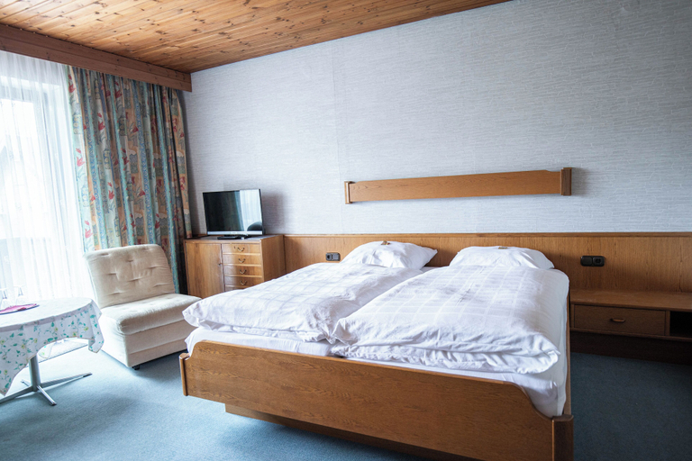 Bedroom 4, Landhotel Jägerhof, Bayreuth