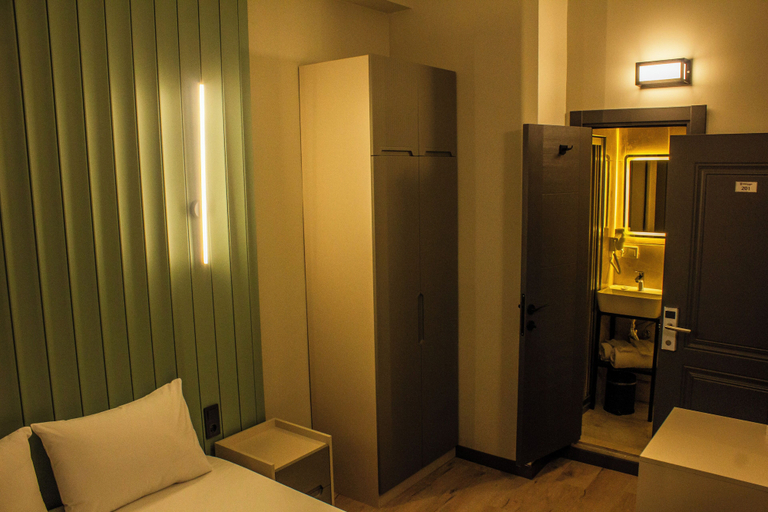 Bedroom 4, Genoa Port Hotel, Beyoğlu