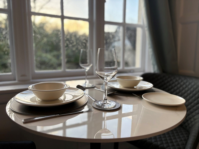 Food & Drinks, Rossal House Apartments, Highland