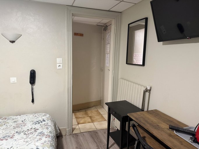 Bedroom 4, Jarry, Paris