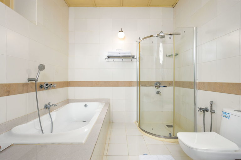 Bathroom 3, Koder House Heritage Hotel & Spa, Ernakulam