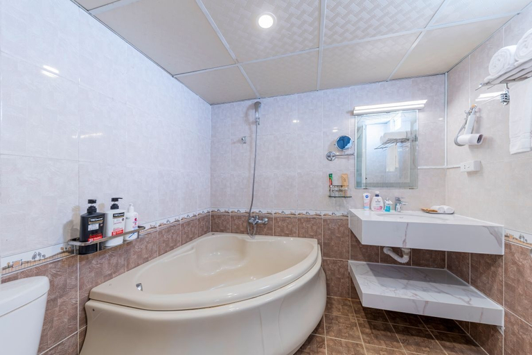 Bathroom 4, A25 Hotel - 137 Nguyen Du, Da Nang