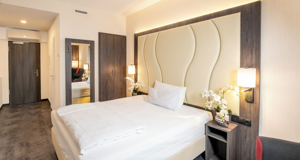Bedroom 4, PLAZA INN Mannheim, Mannheim