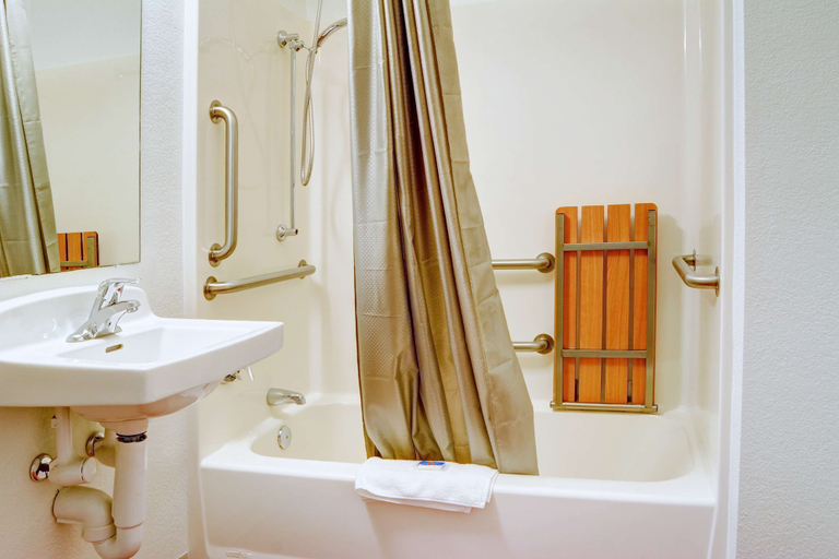 Bathroom 4, Motel 6 Eugene, OR - South Springfield, Lane