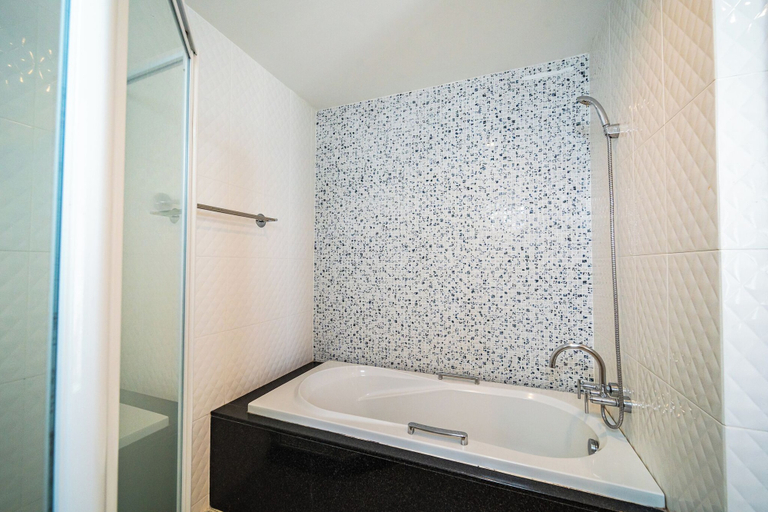 Bathroom 5, Ratana Hotel Rassada, Phuket Island