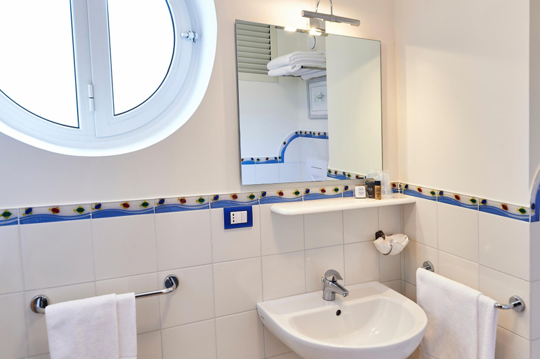 Bathroom 5, Corte di Nettuno - CDSHotels, Lecce