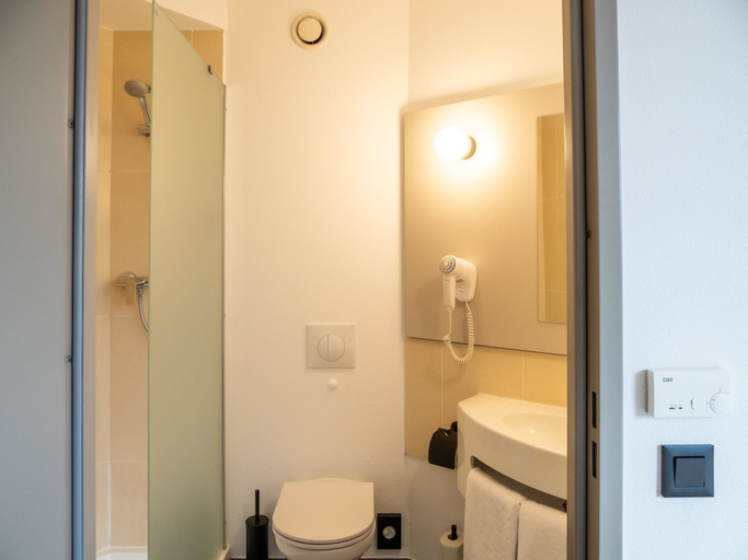 Bathroom 5, Hotel B&B Wrocław Centrum, Środa Śląska