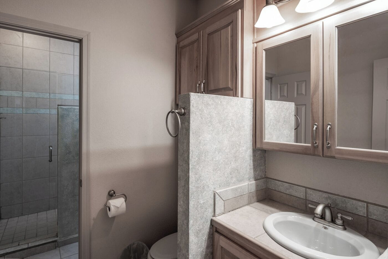 Bathroom 1, Robins Nest by Ruidoso Vacation Rentals, Lincoln