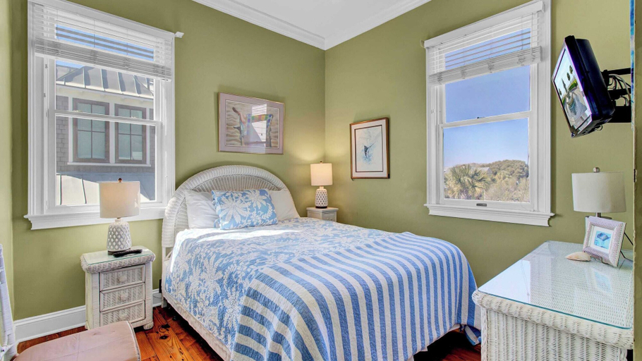 Bedroom 4, 502 Ocean Blvd by Avantstay Beachfront w/ Pool & Ocean Views!, Charleston