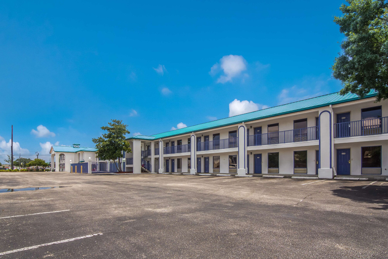 Exterior & Views 2, Motel 6 Pensacola, FL - NAS, Escambia