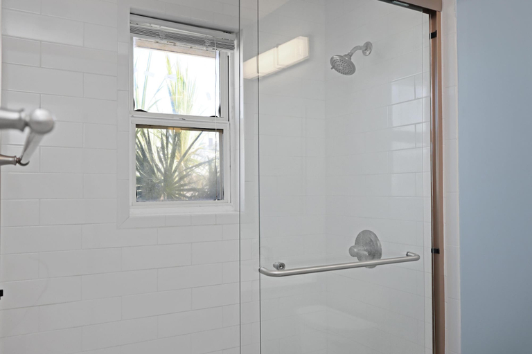 Bathroom 3, Road's End, Gulf