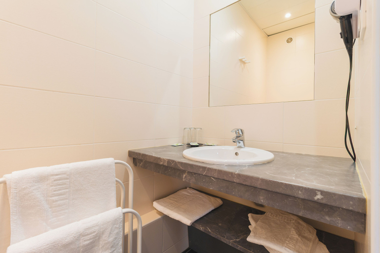 Bathroom 4, Hôtel Christian, Hautes-Pyrénées