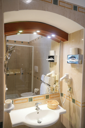 Bathroom 4, Hotel Adria, Bari