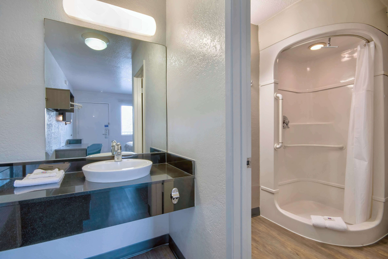Bathroom 3, Studio 6 Albuquerque, NM – Midtown, Bernalillo