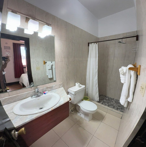 Bathroom 3, Serenade Hotel