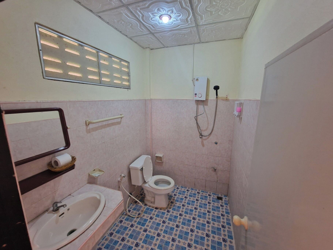 Bathroom 5, Rim Khao Jungle Resort, Ko Lanta