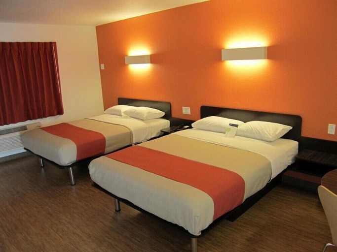 Bedroom 3, Motel 6 Anaheim, CA, Orange
