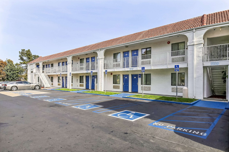 Exterior & Views 5, Motel 6 Pinole, CA, Contra Costa