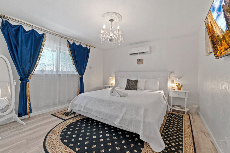 Bedroom 1, Villa Sierra, Tuolumne