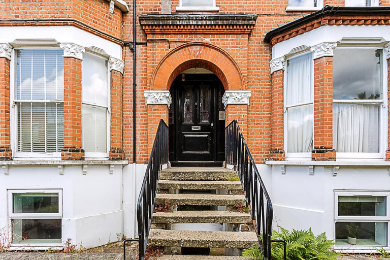 Exterior & Views 2, Stylish Cosy Apartment, London