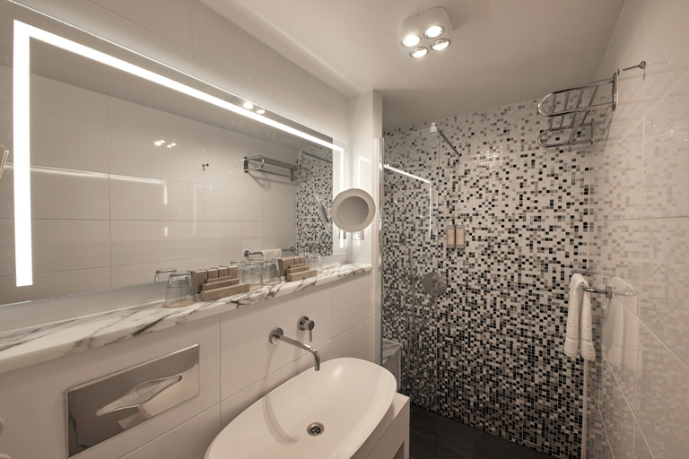 Bathroom 3, Van der Valk Hotel Saint Aygulf, Var
